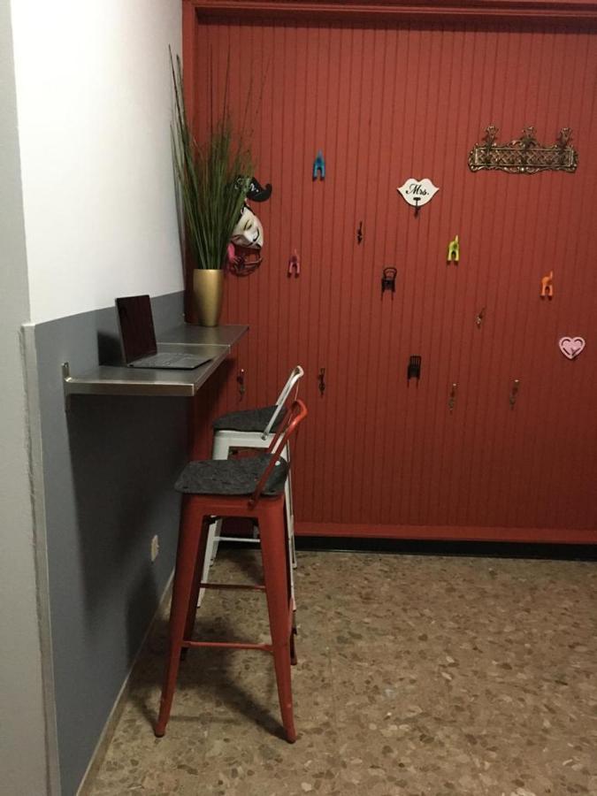 拉纳卡 Past Or Tail旅舍 外观 照片